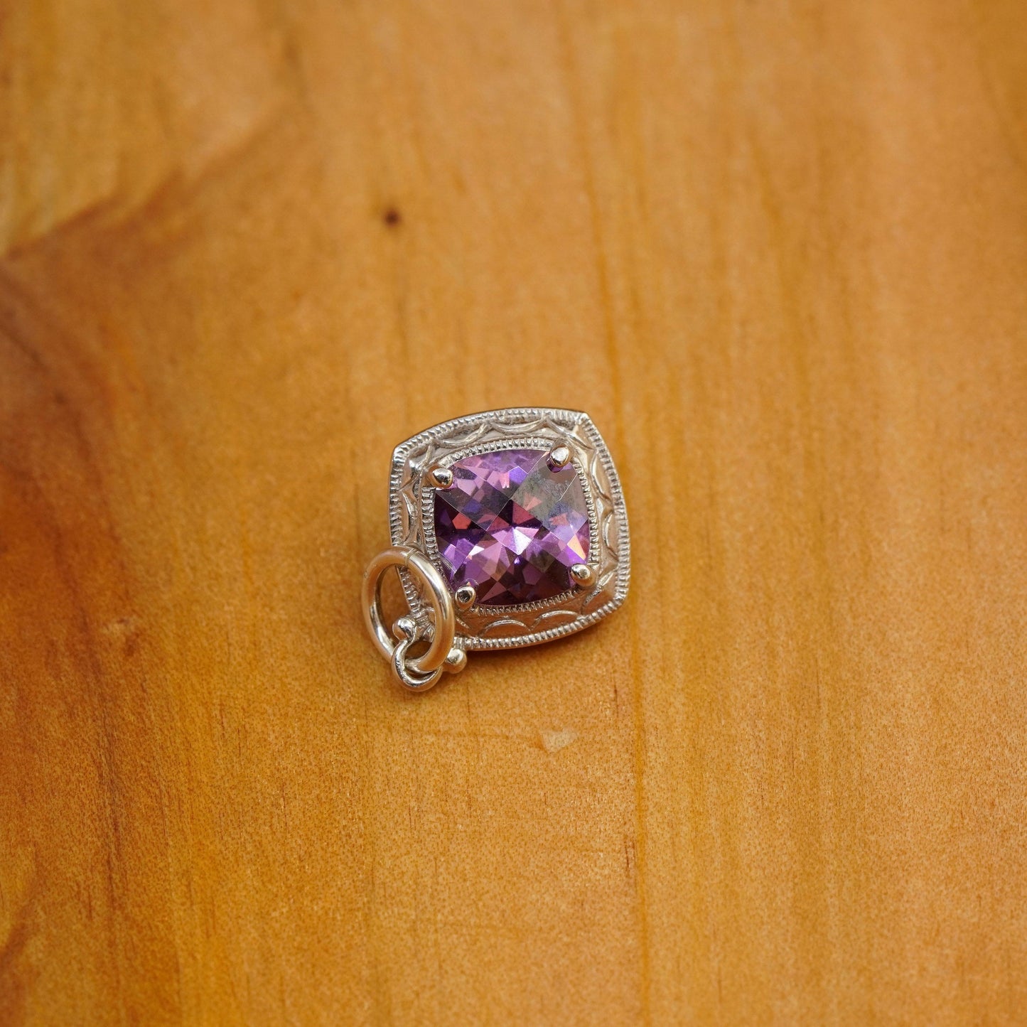 Vintage Sterling 925 silver handmade pendant with diamond shaped amethyst