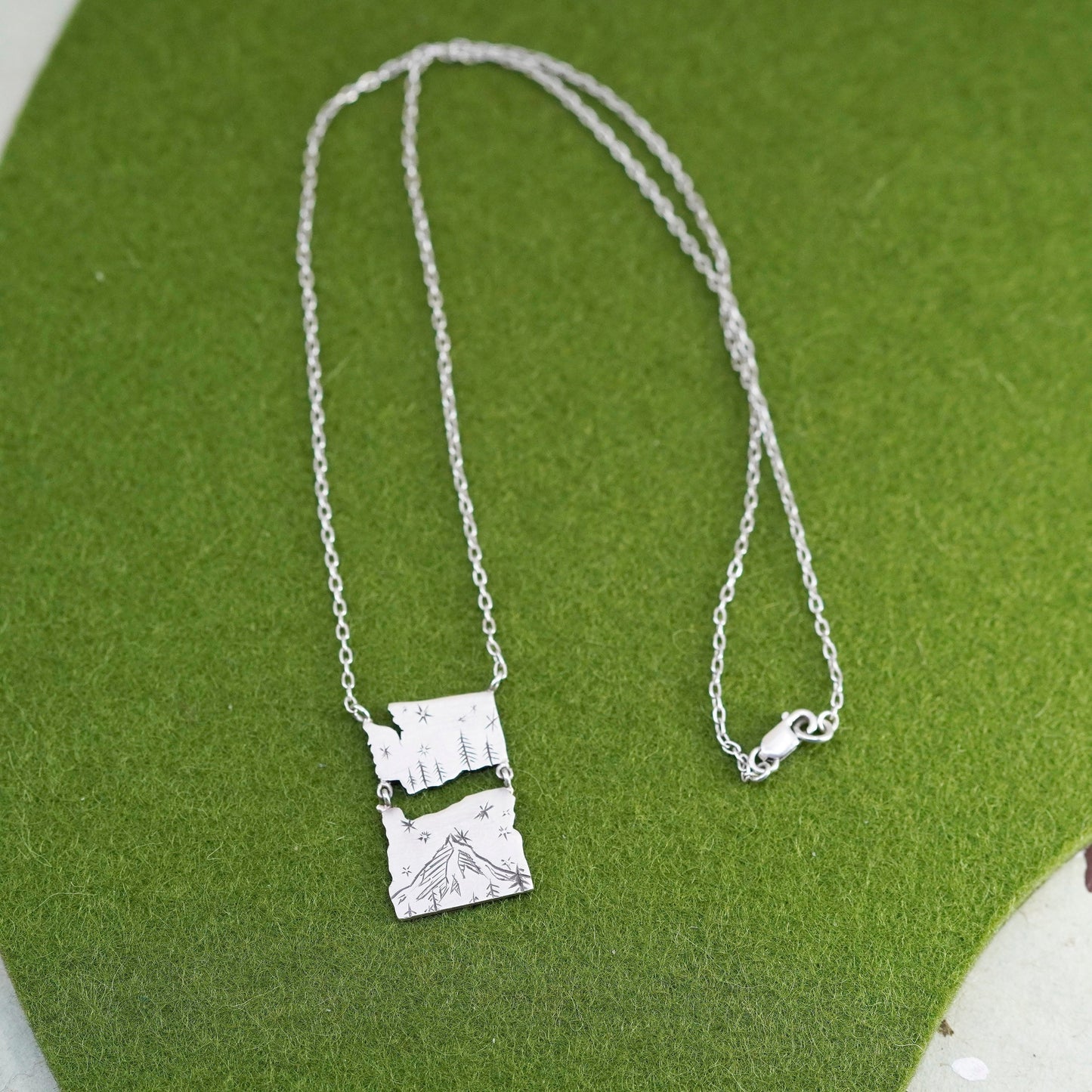 18”, Vintage 925 sterling silver circle chain with mountain tag pendant