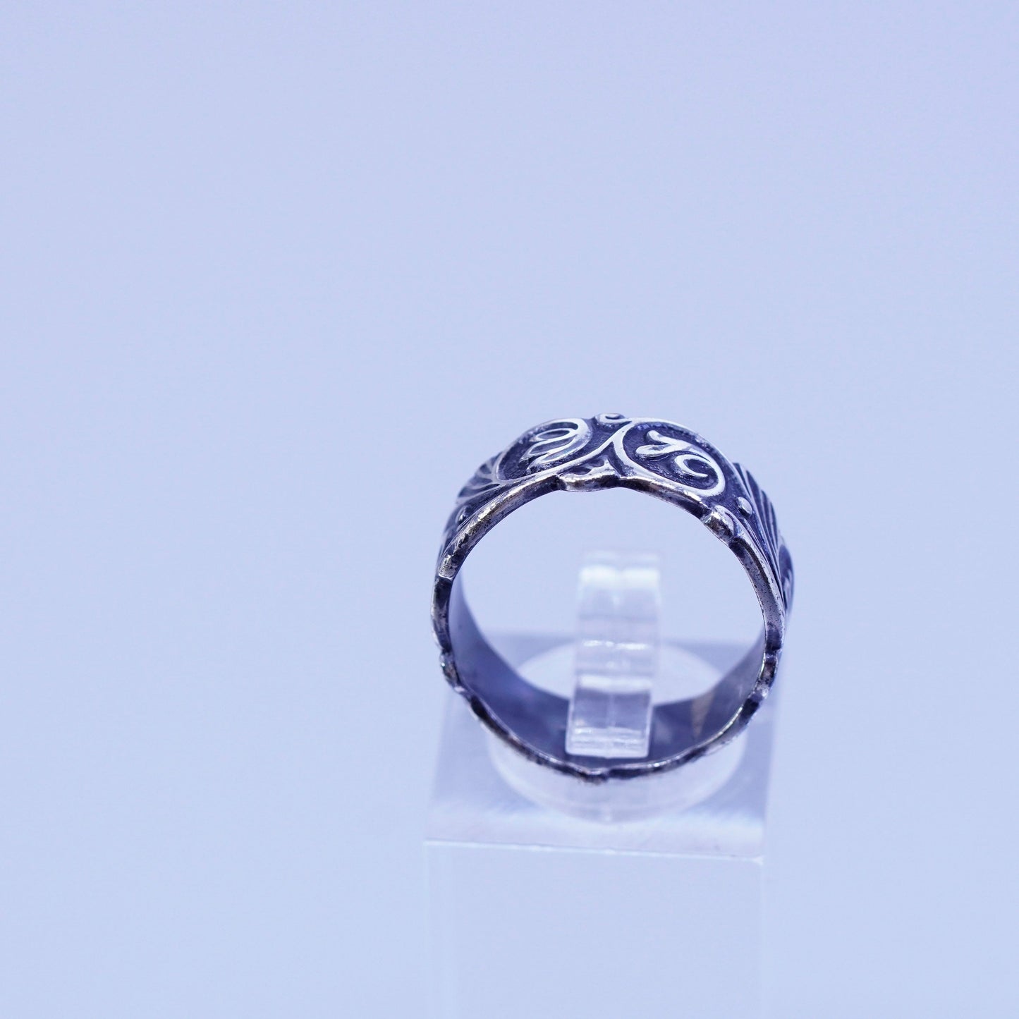 Size 8, vintage Native American Sterling 925 silver handmade ring, swirly band