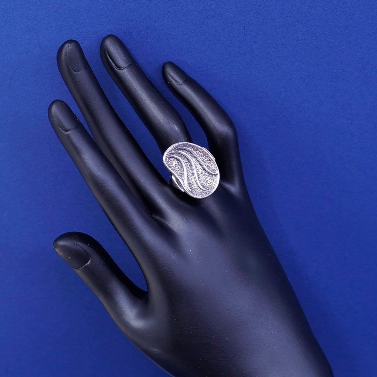 Size 7.5, vtg unique Sterling 925 silver handmade statement wavy ring