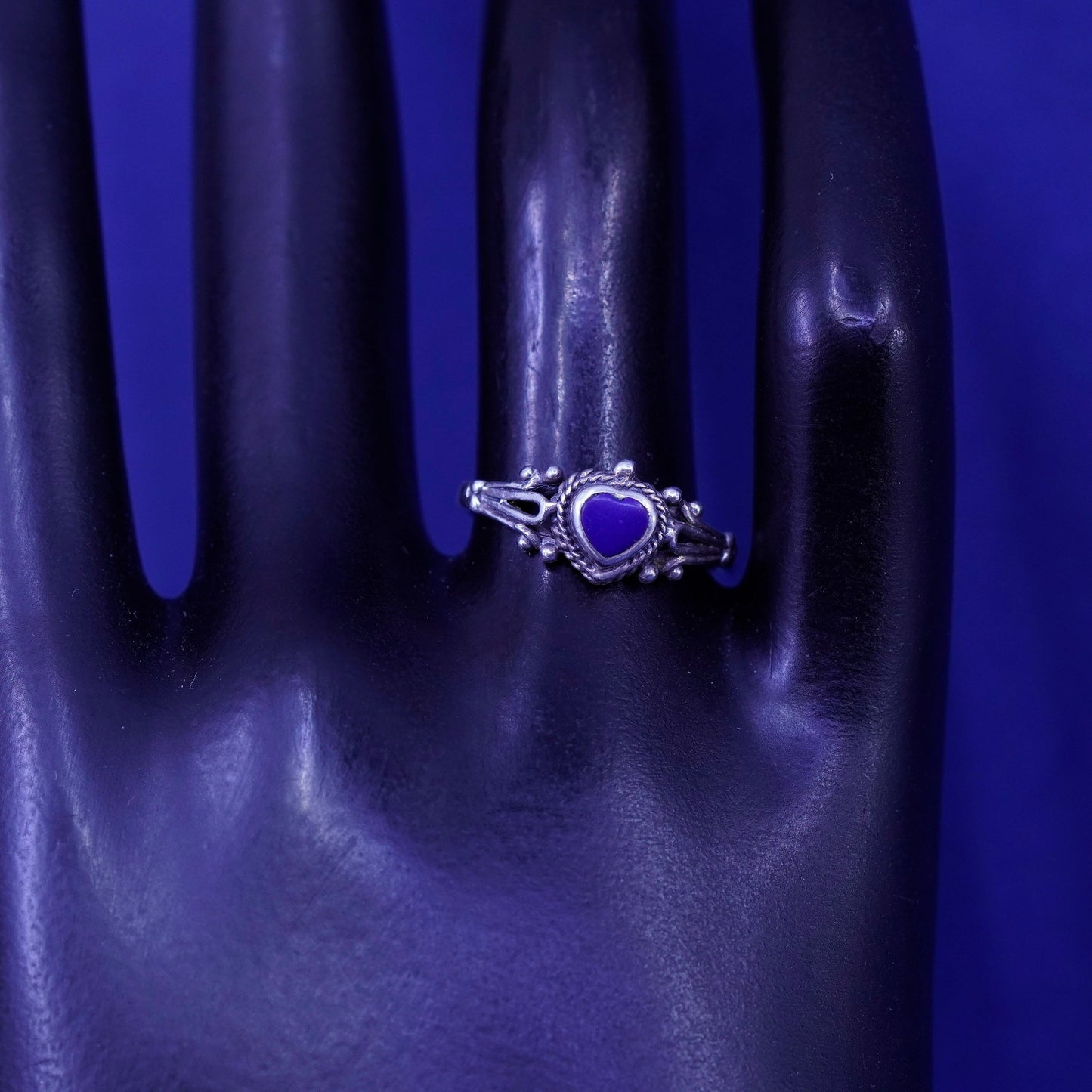 Size 7, vintage Sterling 925 silver handmade ring with blue heart onyx beads