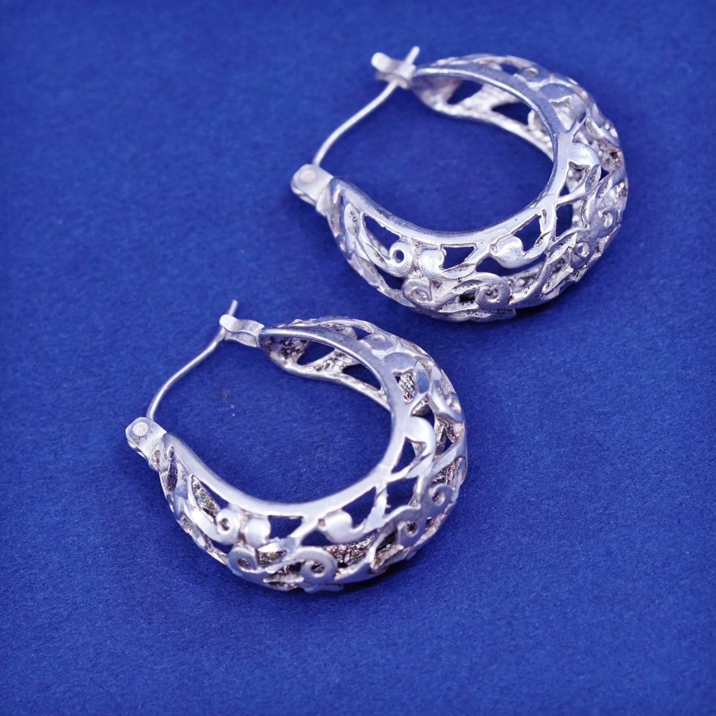 0.75”, Vintage Sterling silver handmade earrings, 925 filigree hoops Huggie