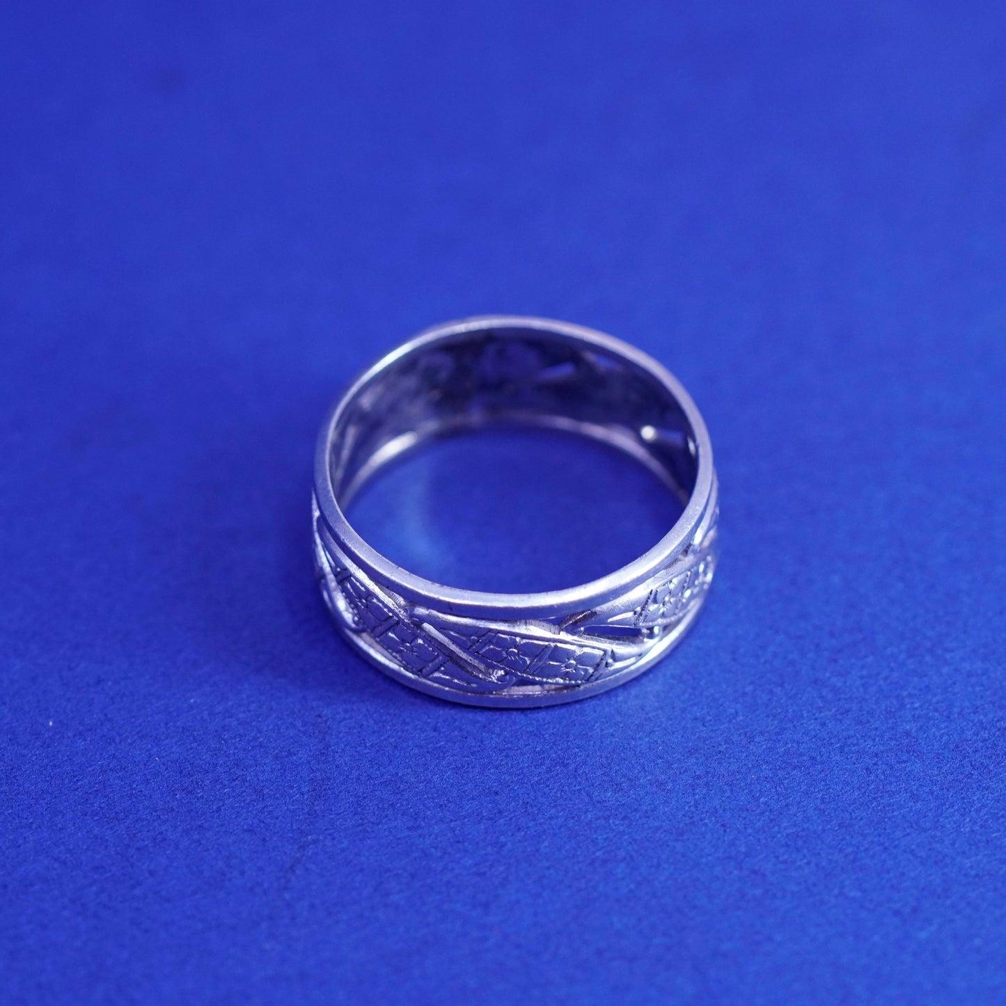 Size 8, vintage Sterling silver handmade ring, 925 wavy band