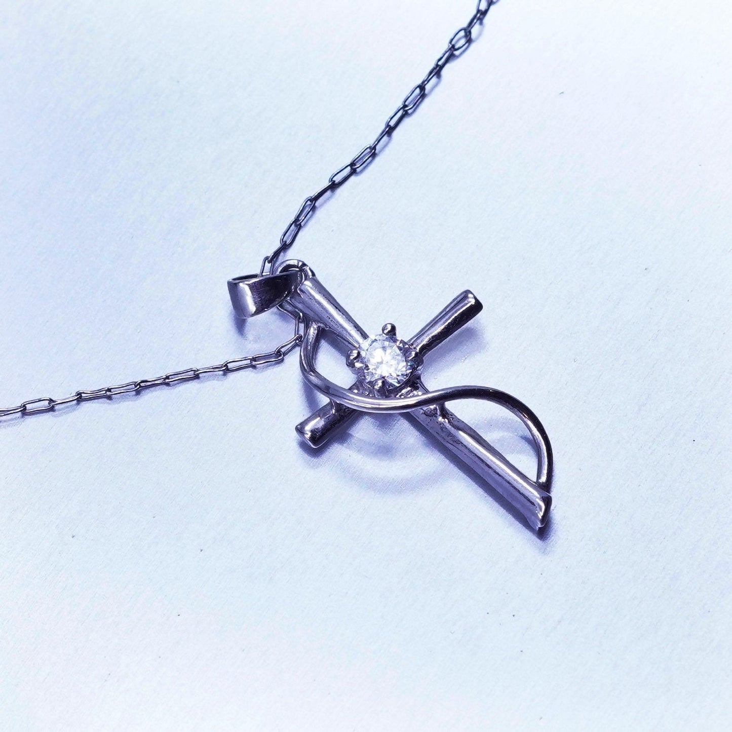18”, vintage Sterling 925 silver circle necklace with cross pendant and cz