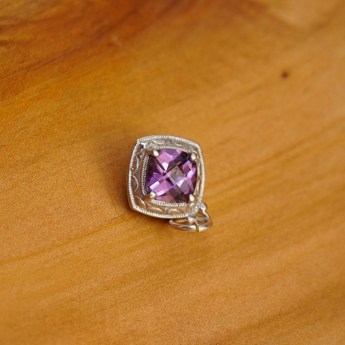 Vintage Sterling 925 silver handmade pendant with diamond shaped amethyst