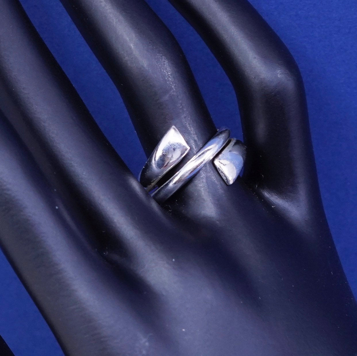 Size 7, vtg Sterling silver handmade wrapped ring, modern 925 statement ring