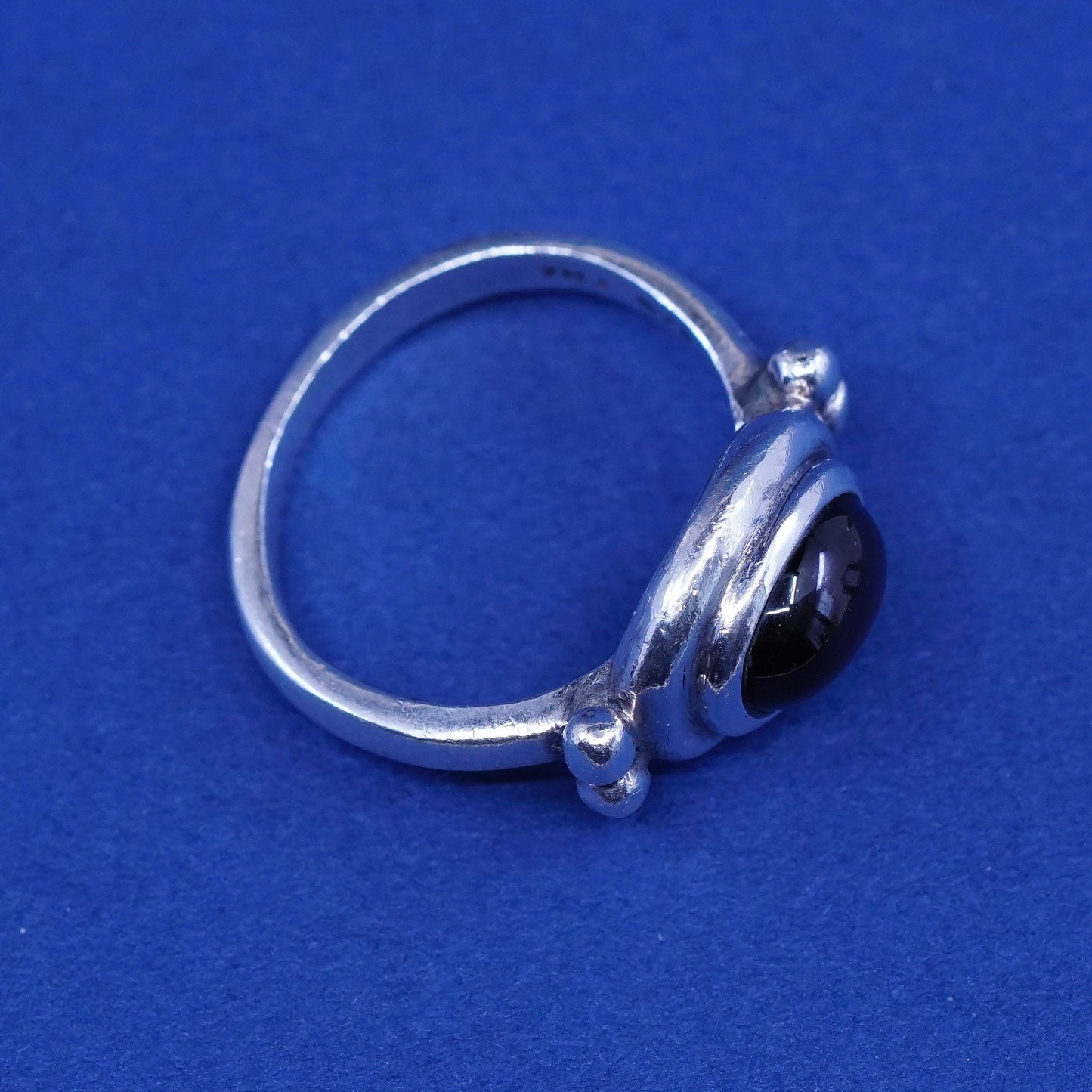 Size 4.5, vintage TMA Sterling 925 silver handmade ring with garnet