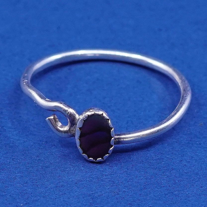 Size 7, vtg sterling silver handmade ring, 925 w/ oval mother of pearl inlay