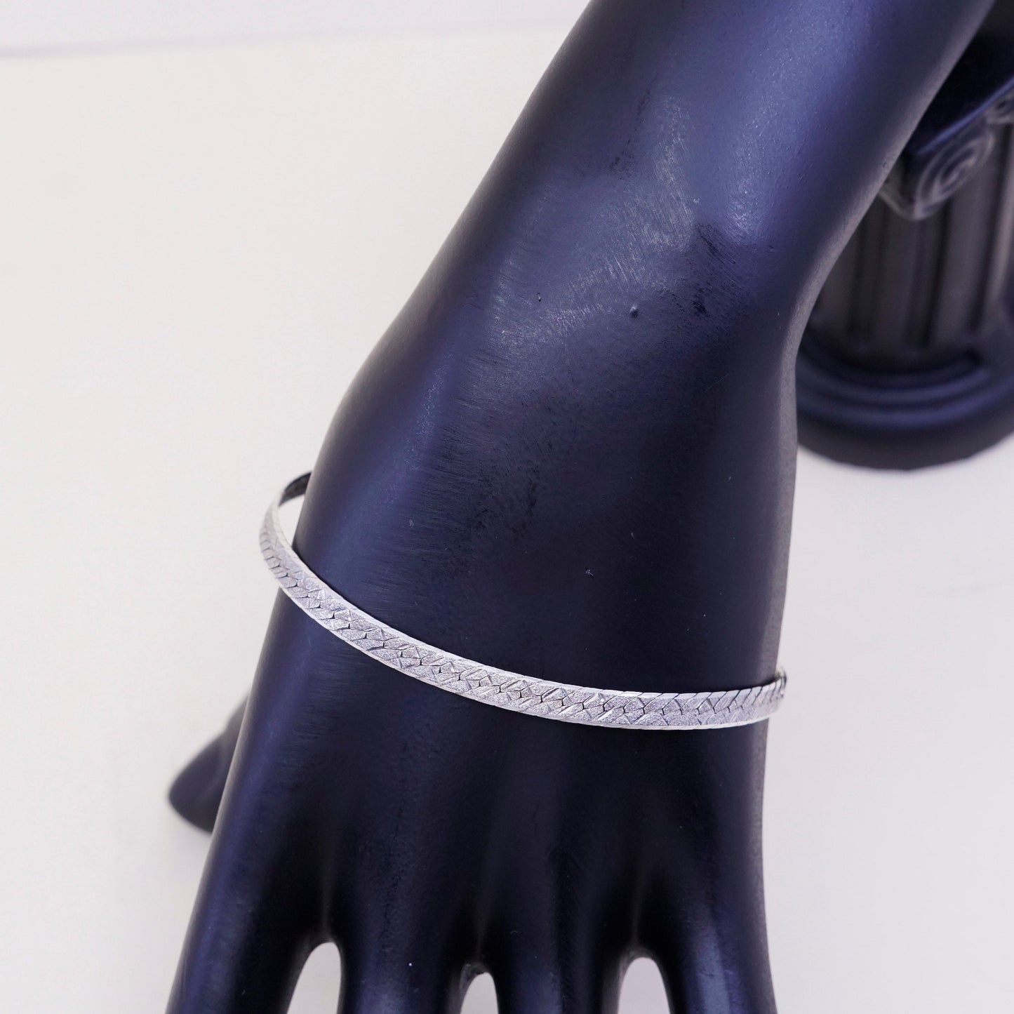 7.75”, 5mm, vtg sterling silver textured herringbone bracelet, Italy 925 chain