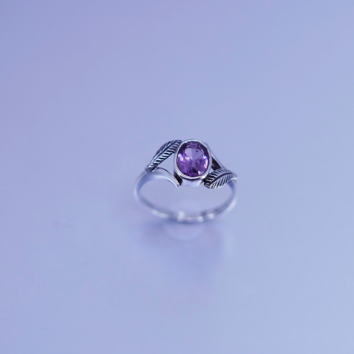 Size 7, vintage Sterling 925 silver handmade ring with amethyst and leaves