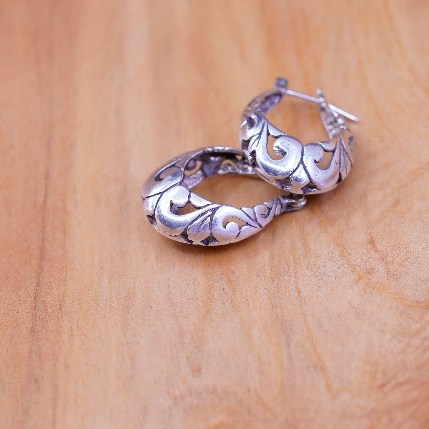 0.75”, slipada Sterling silver handmade earrings, 925 huggie, filigree hoops