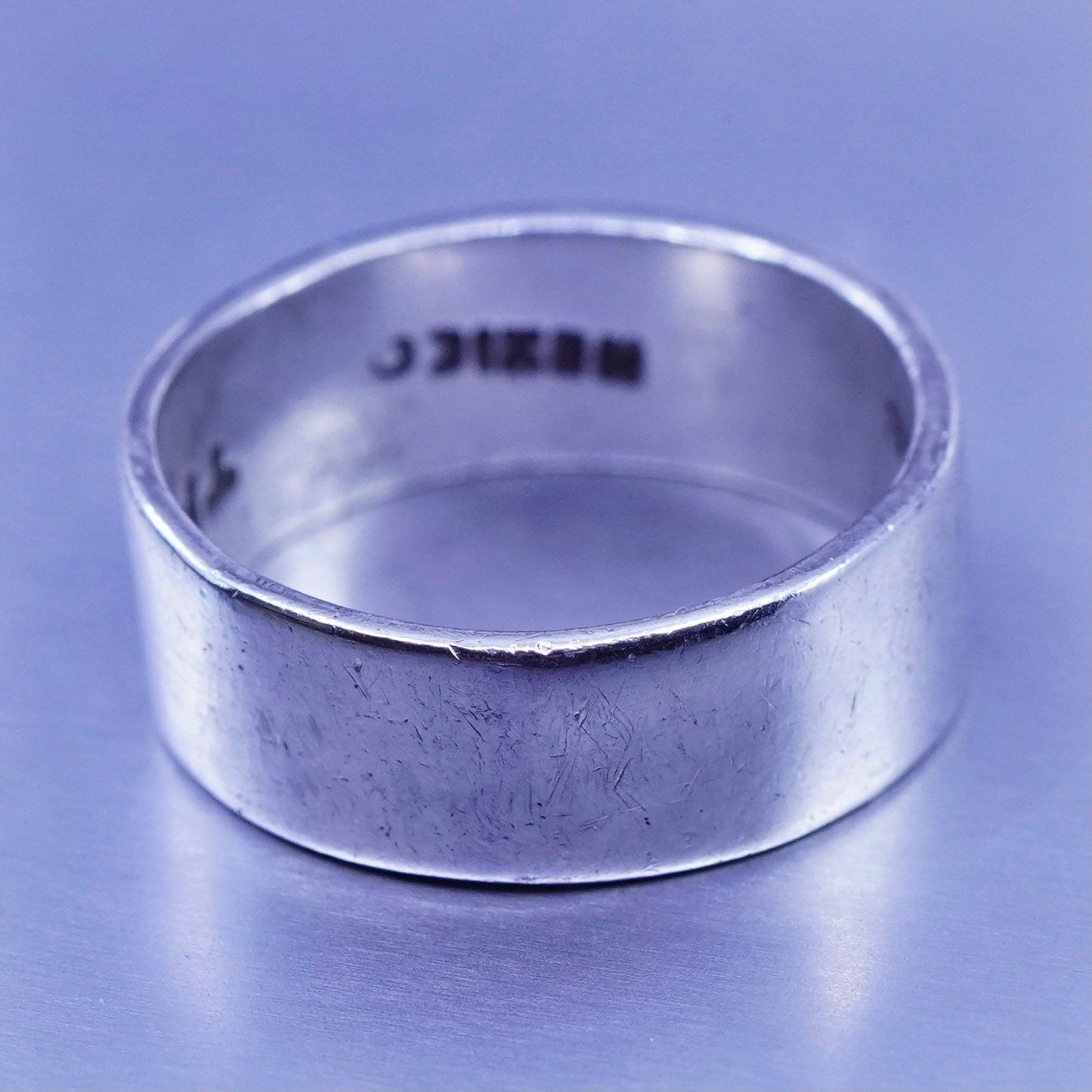 Size 8.25, vintage southwestern Sterling 925 silver wedding ring, band