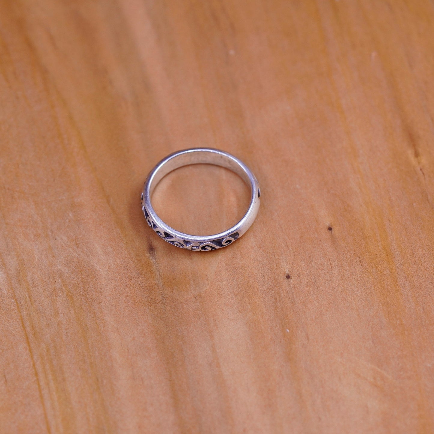 Size 5, vintage PSCL handmade Sterling 925 silver ring with swirl embossed