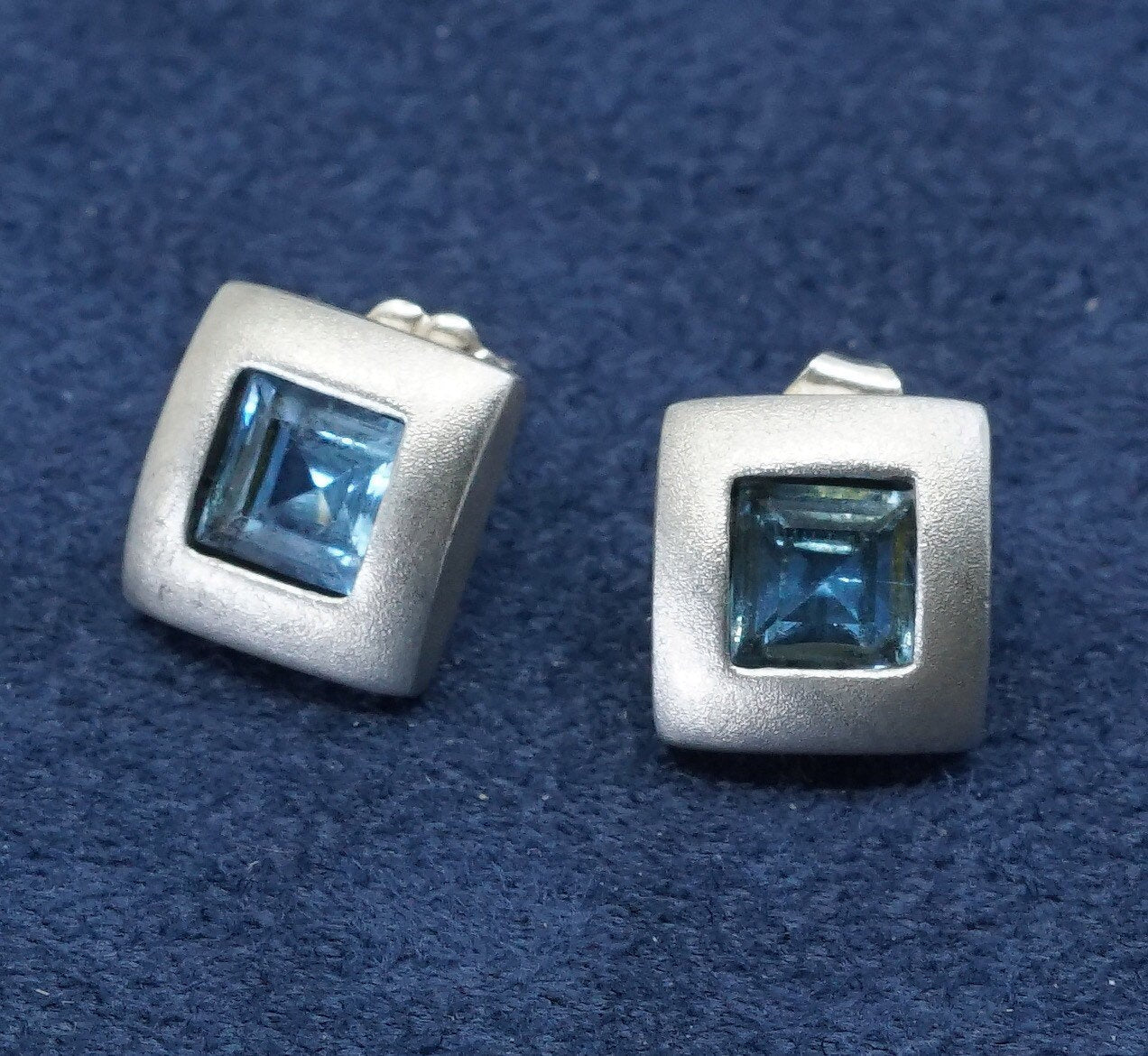 vtg Nou Li Sterling silver handmade earrings, 925 studs w/ square Sapphire
