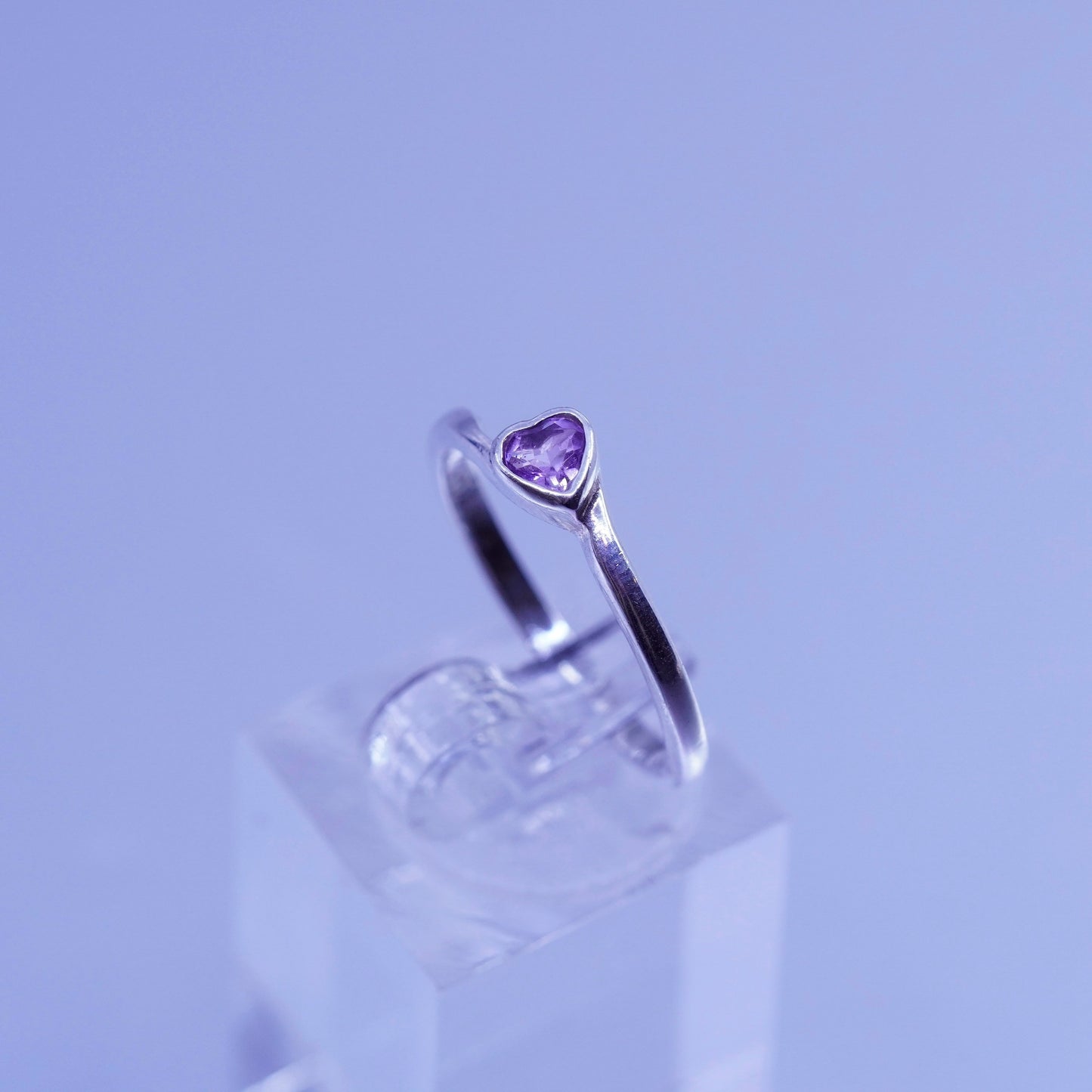 Size 8.25, vintage southwestern Sterling 925 silver ring, heart amethyst band