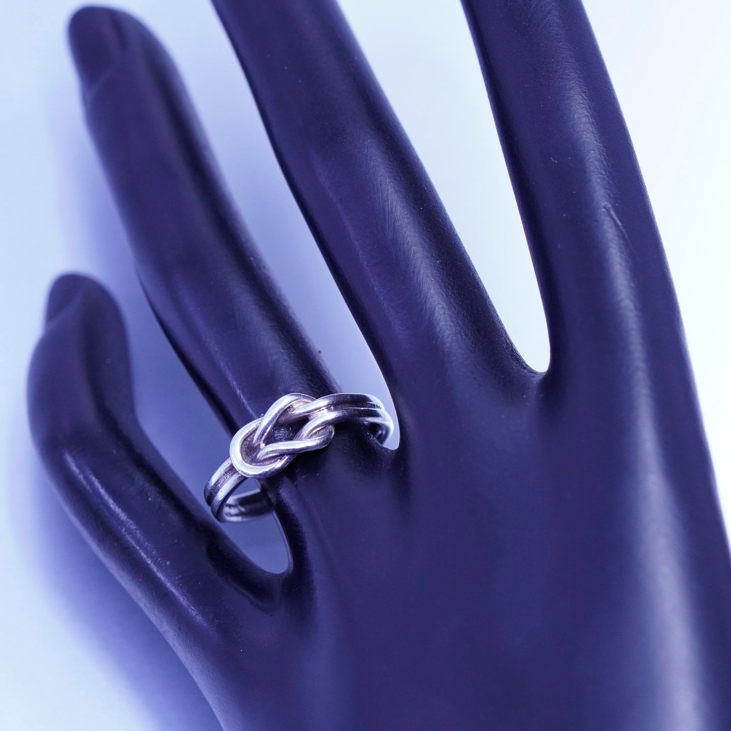 Size 8.5, vintage Sterling 925 silver handmade ring, knotted band