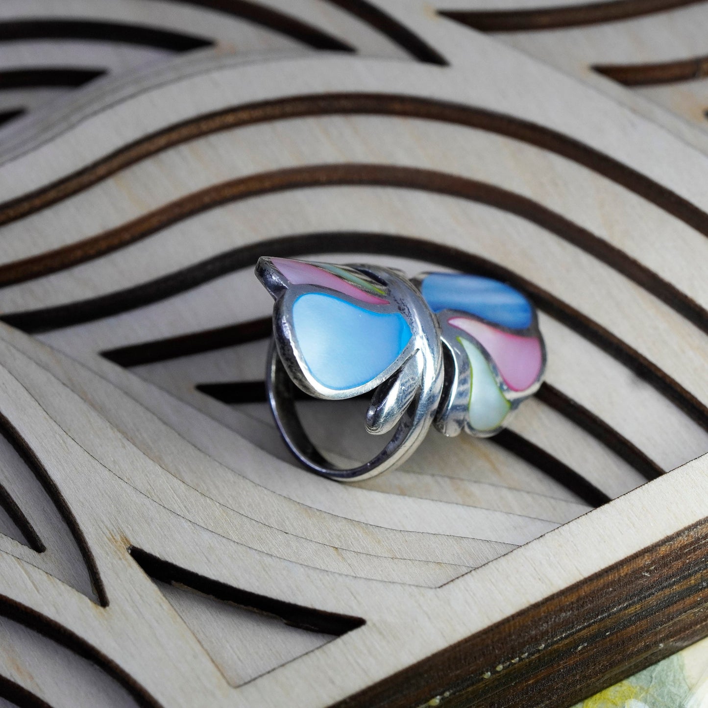 Size 8, vintage Sterling 925 silver ring with pink and blue mother of pearl