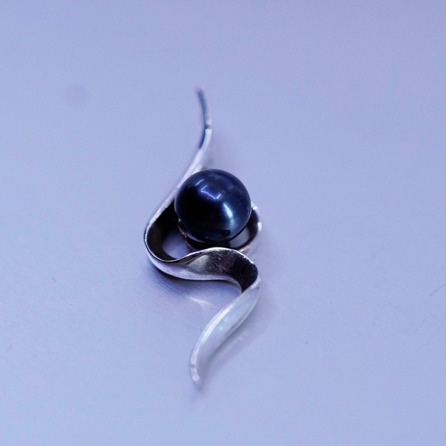 Vintage sterling 925 silver handmade wavy pendant with black pearl