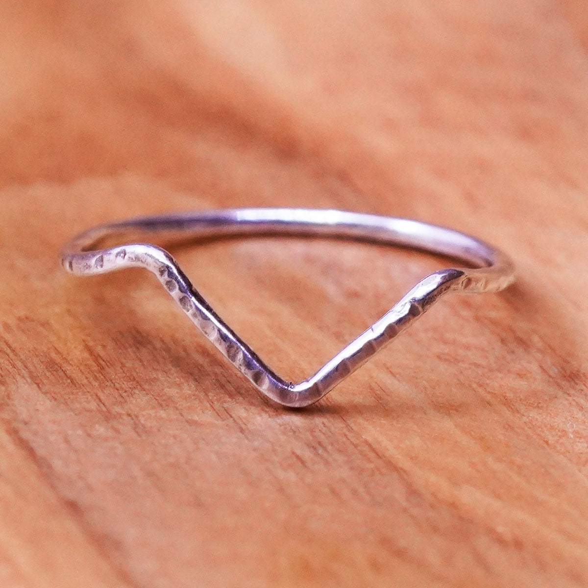 Size 6.75, vtg Sterling silver handmade ring, 925 thin V shaped band, stackable