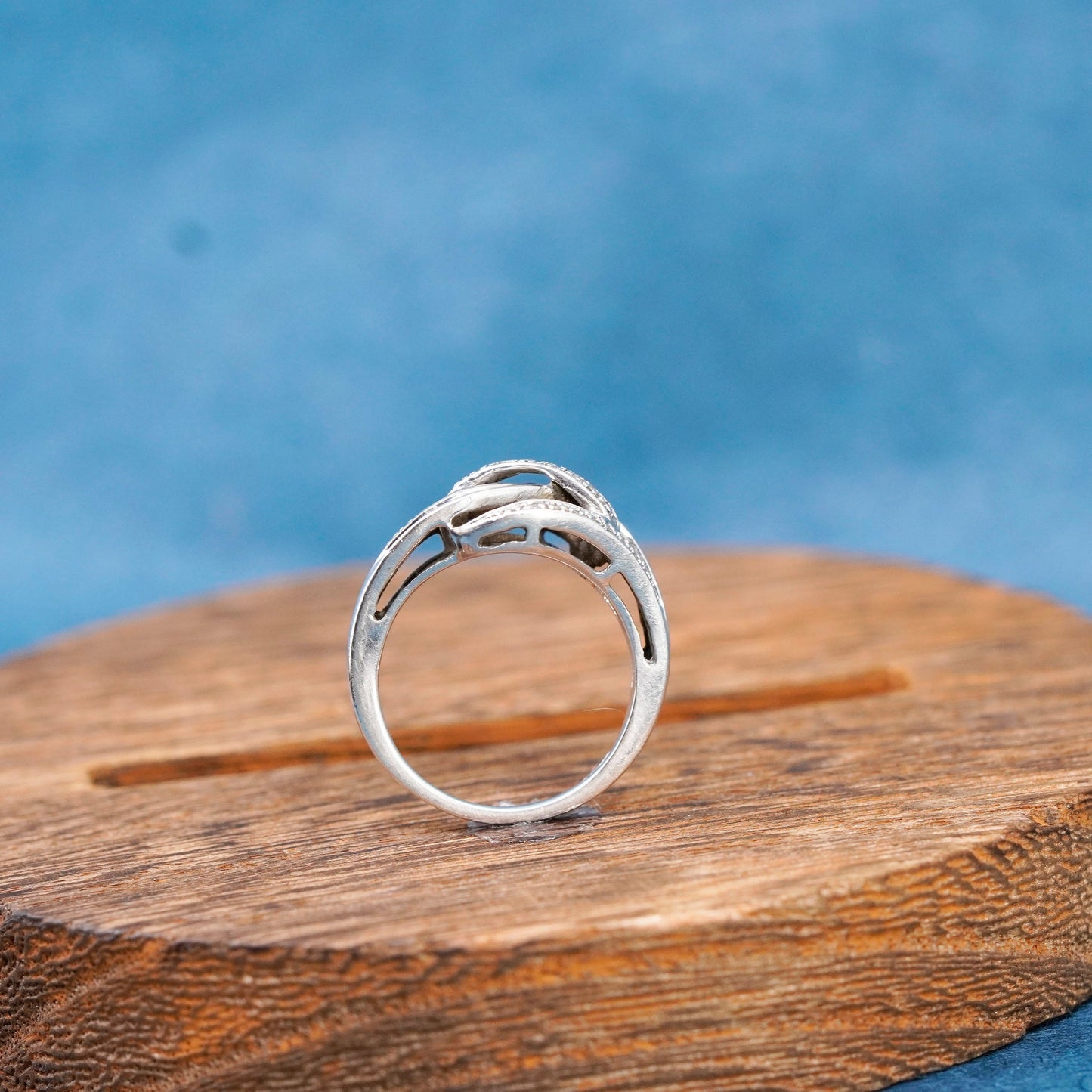 Size 7, vintage Sterling 925 silver entwined ring with genuine diamond