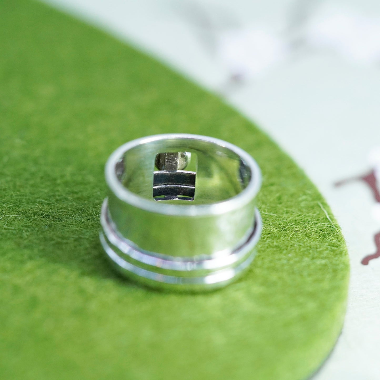 Size 8.5, VTG Silpada R0897 Sterling 925 silver spinner ring, band with opal