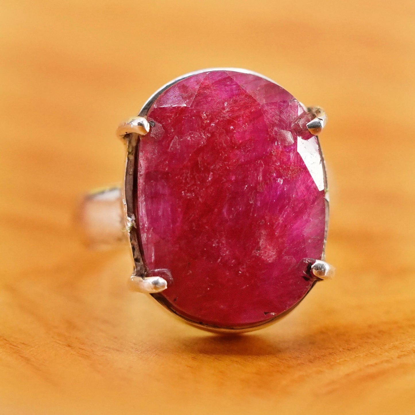 Size 6.25. vintage Sterling 925 silver ring with oval Indian ruby