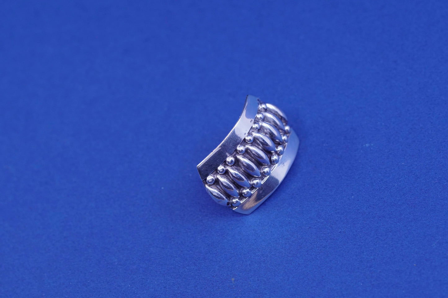 mexico Sterling silver screw back earrings, Modern 925 ribbed curvy screw on