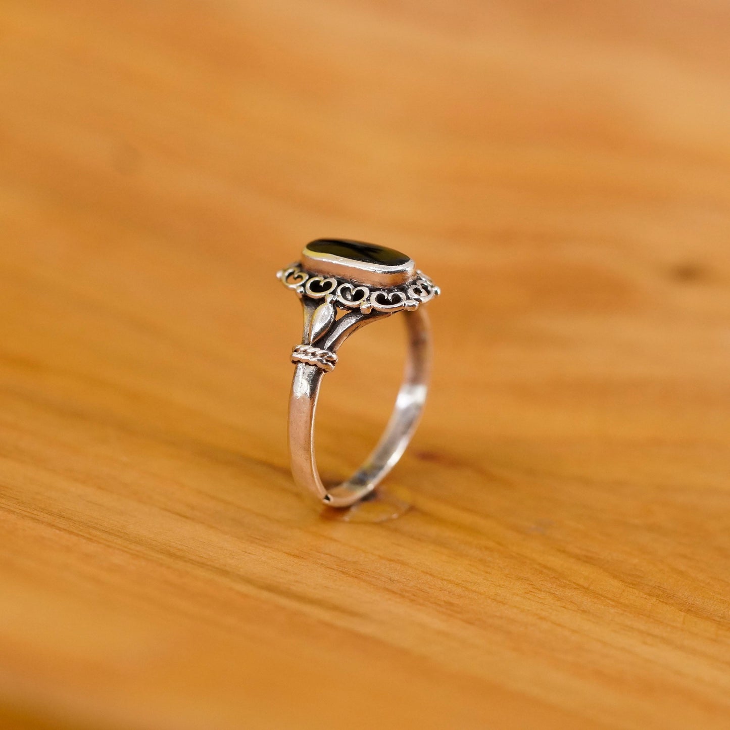 Size 6.25, vintage Sterling 925 silver handmade filigree ring with oval onyx
