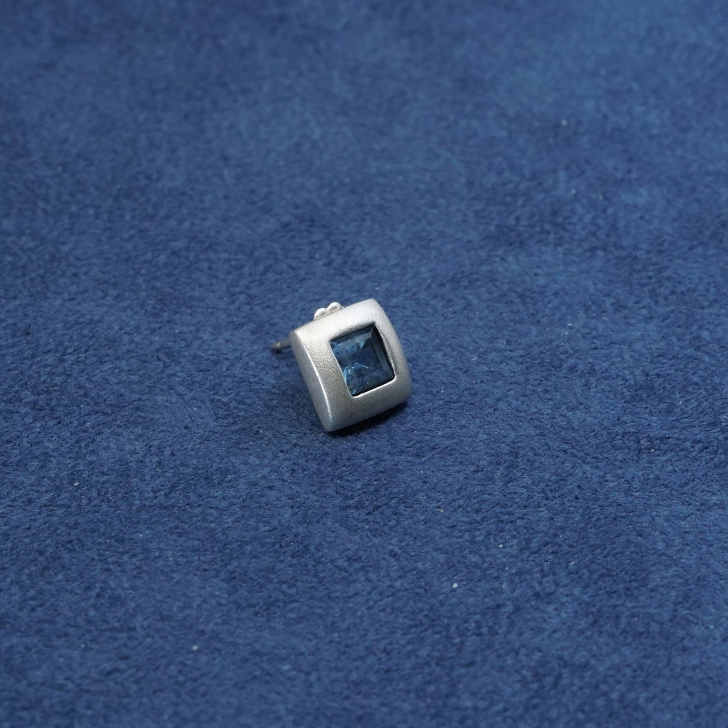 vtg Nou Li Sterling silver handmade earrings, 925 studs w/ square Sapphire