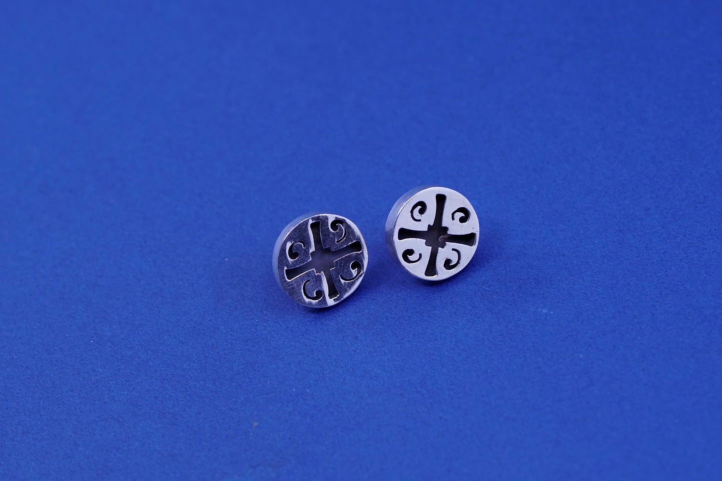 Vintage mexico Sterling silver handmade earrings, 925 filigree swirl studs