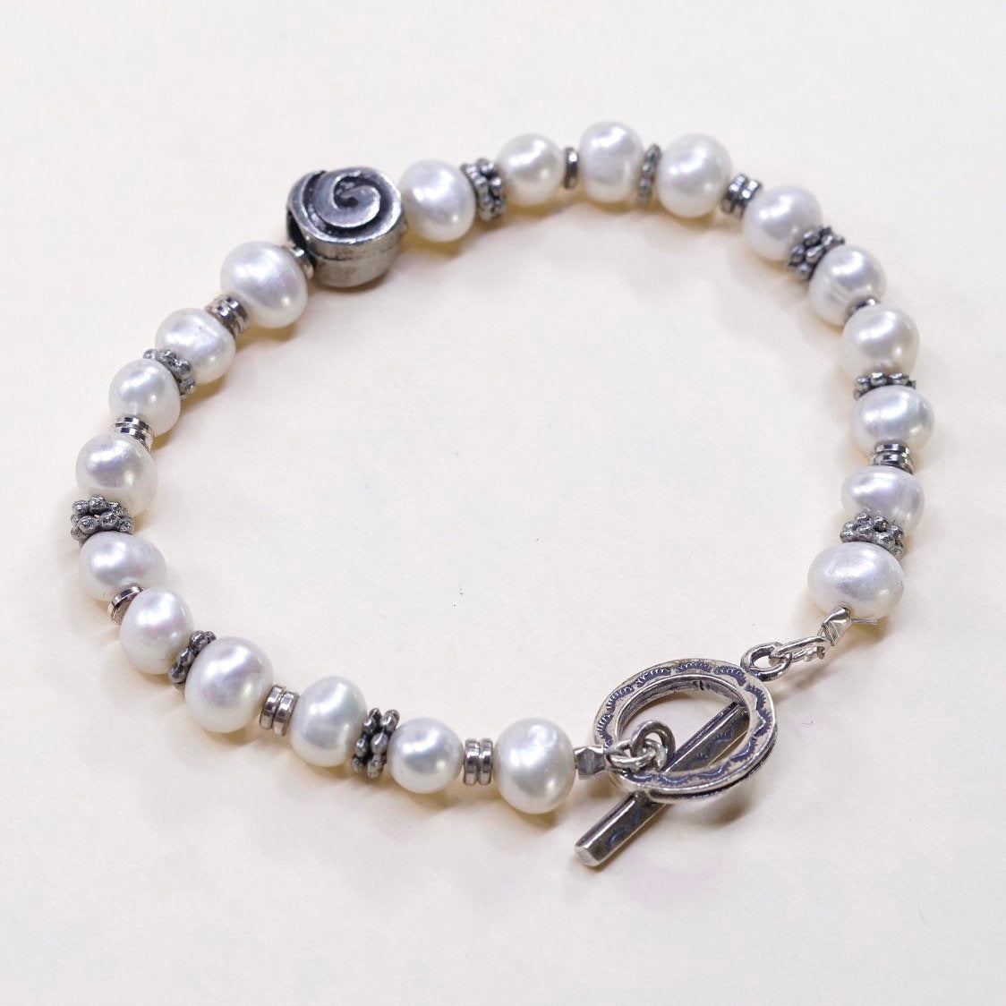 6.5", VTG handmade bracelet, pearl beads with 925 beads and toggle closure