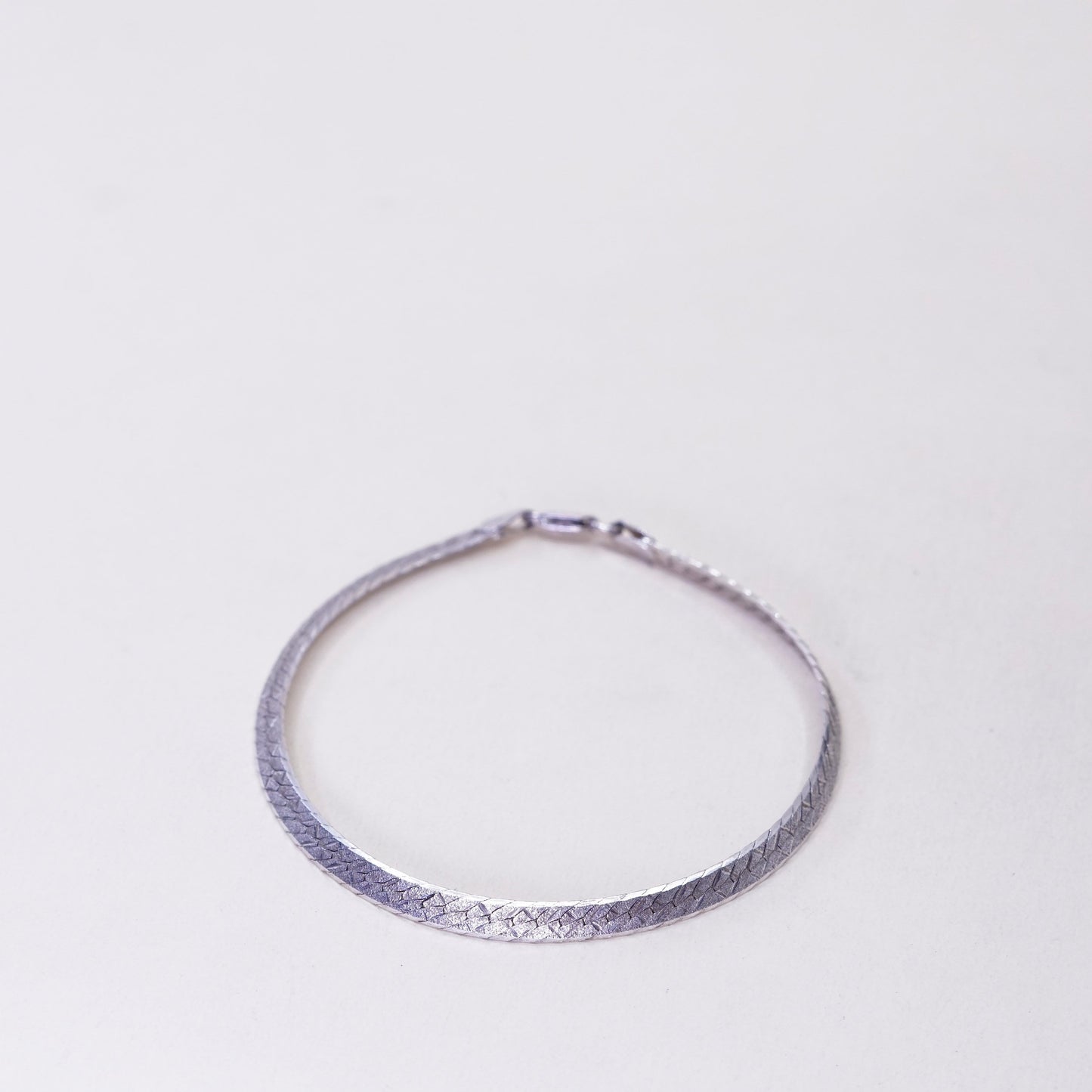 7.75”, 5mm, vtg sterling silver textured herringbone bracelet, Italy 925 chain