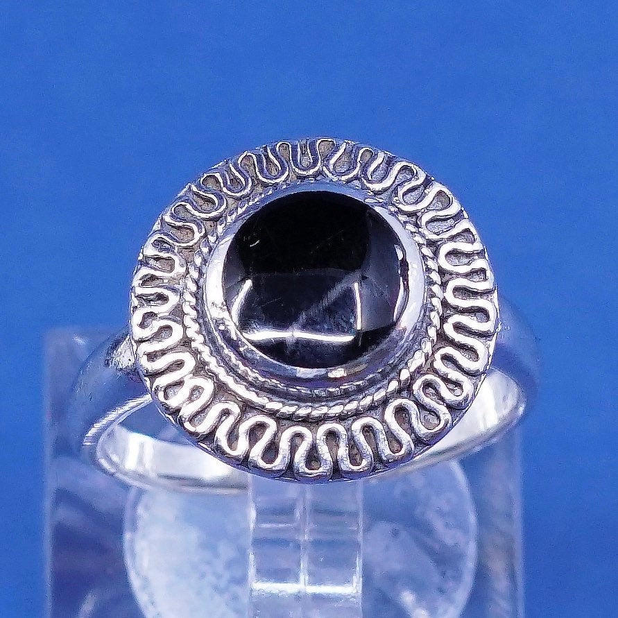 Size 7.25, vtg Sterling silver handmade ring, 925 w/ obsidian N filigree