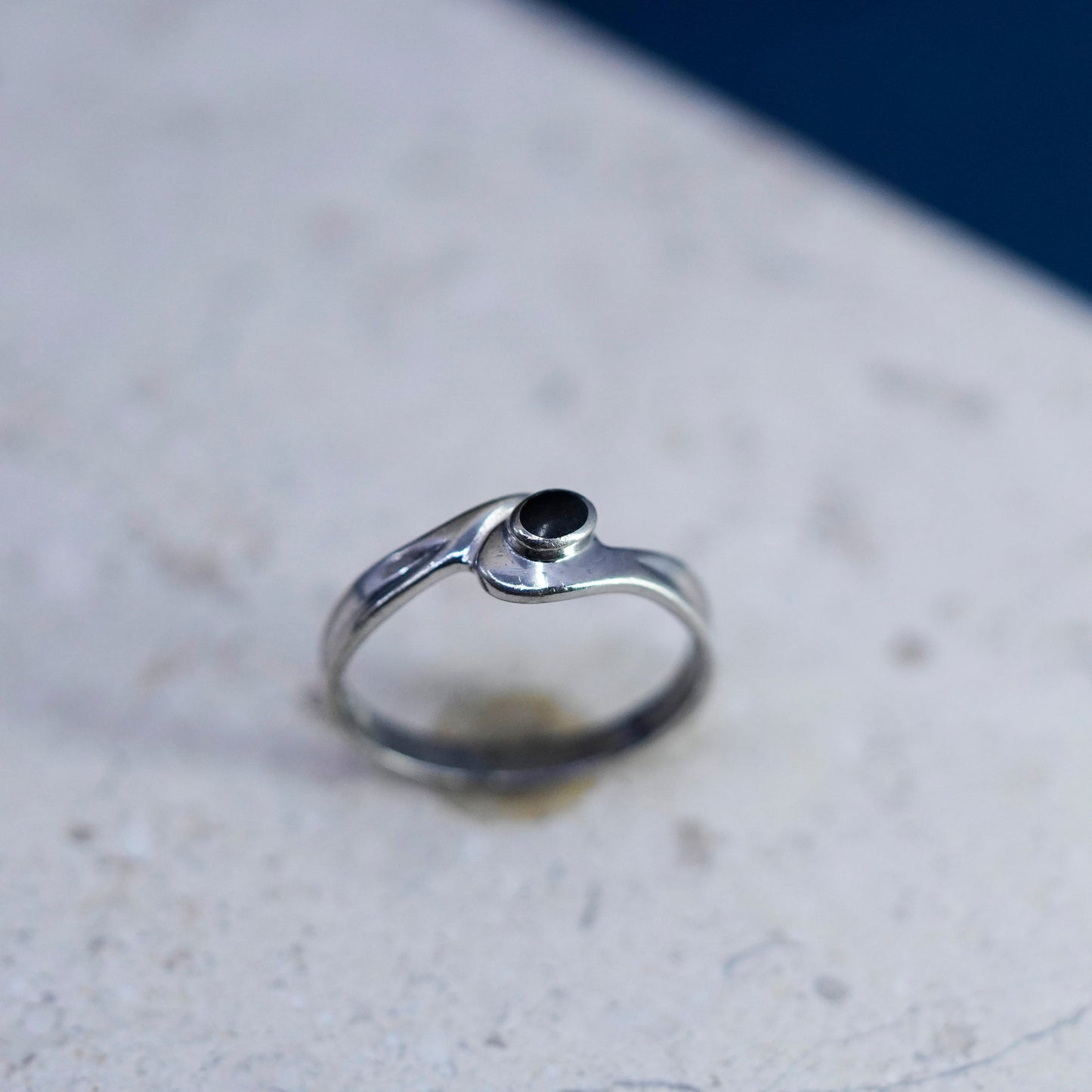Size 8, vintage Sterling 925 silver handmade ring with black onyx