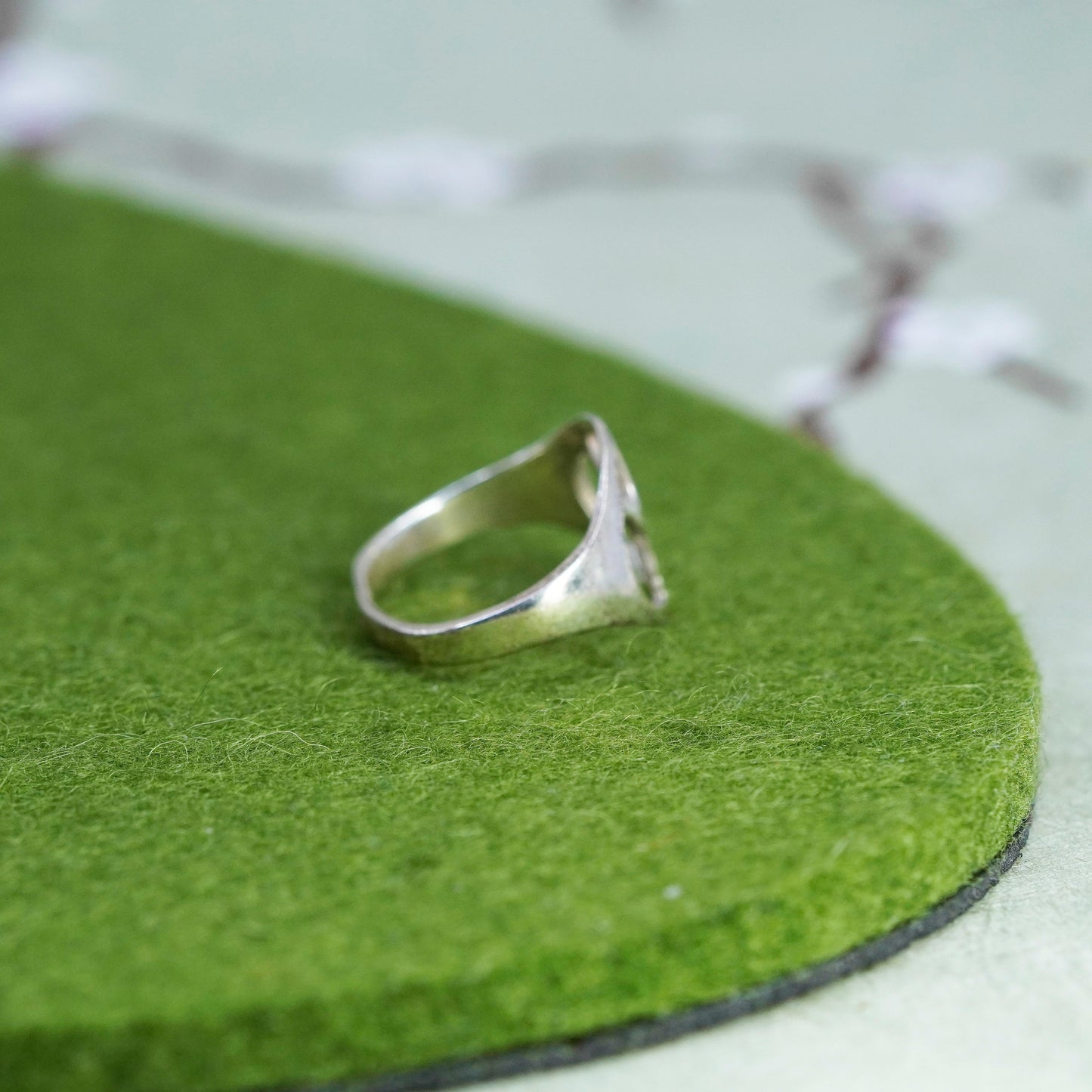 Size 5.75, vintage sterling silver handmade entwined ring 925 Peace symbol band