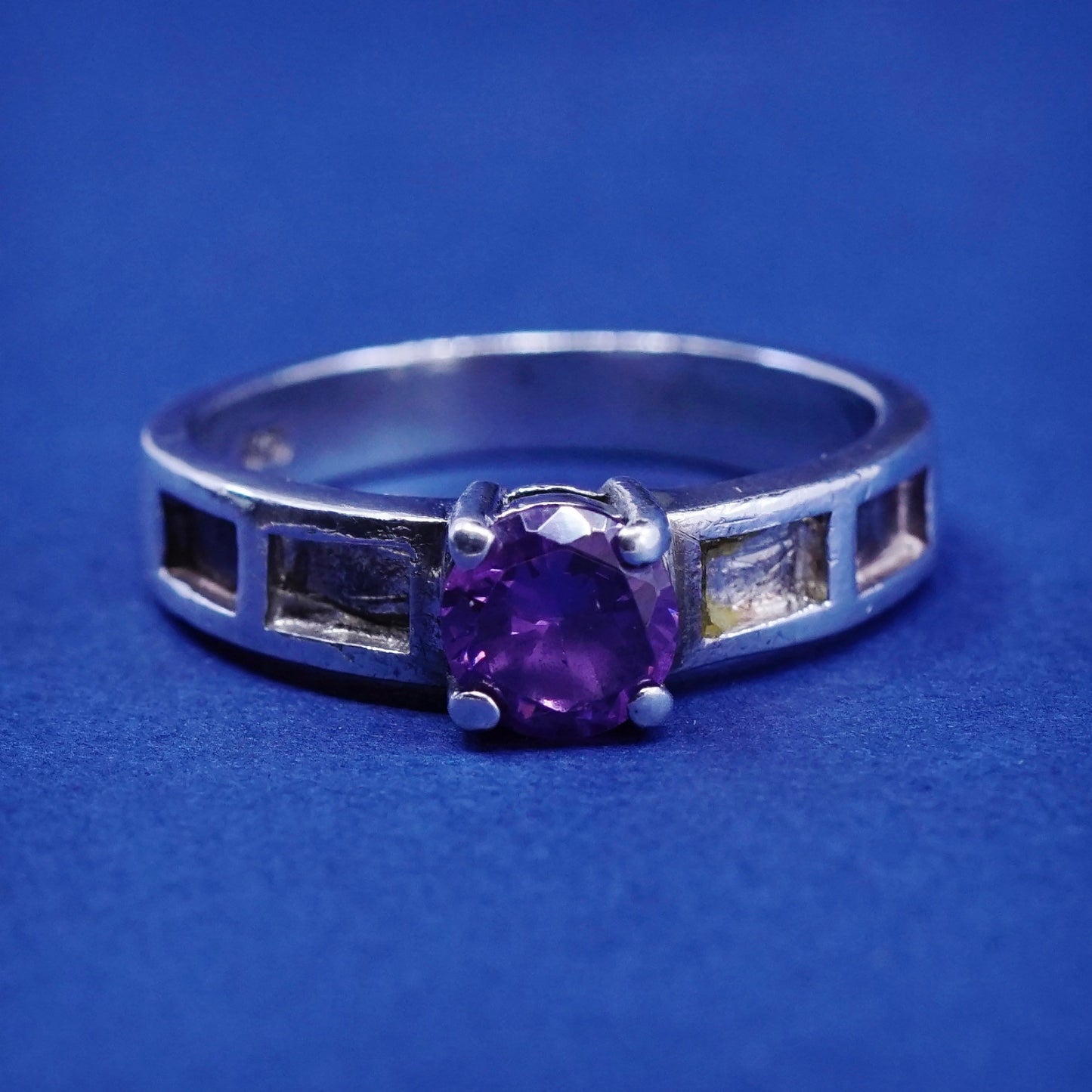 Size 7, Vintage Sterling 925 silver handmade ring with amethyst