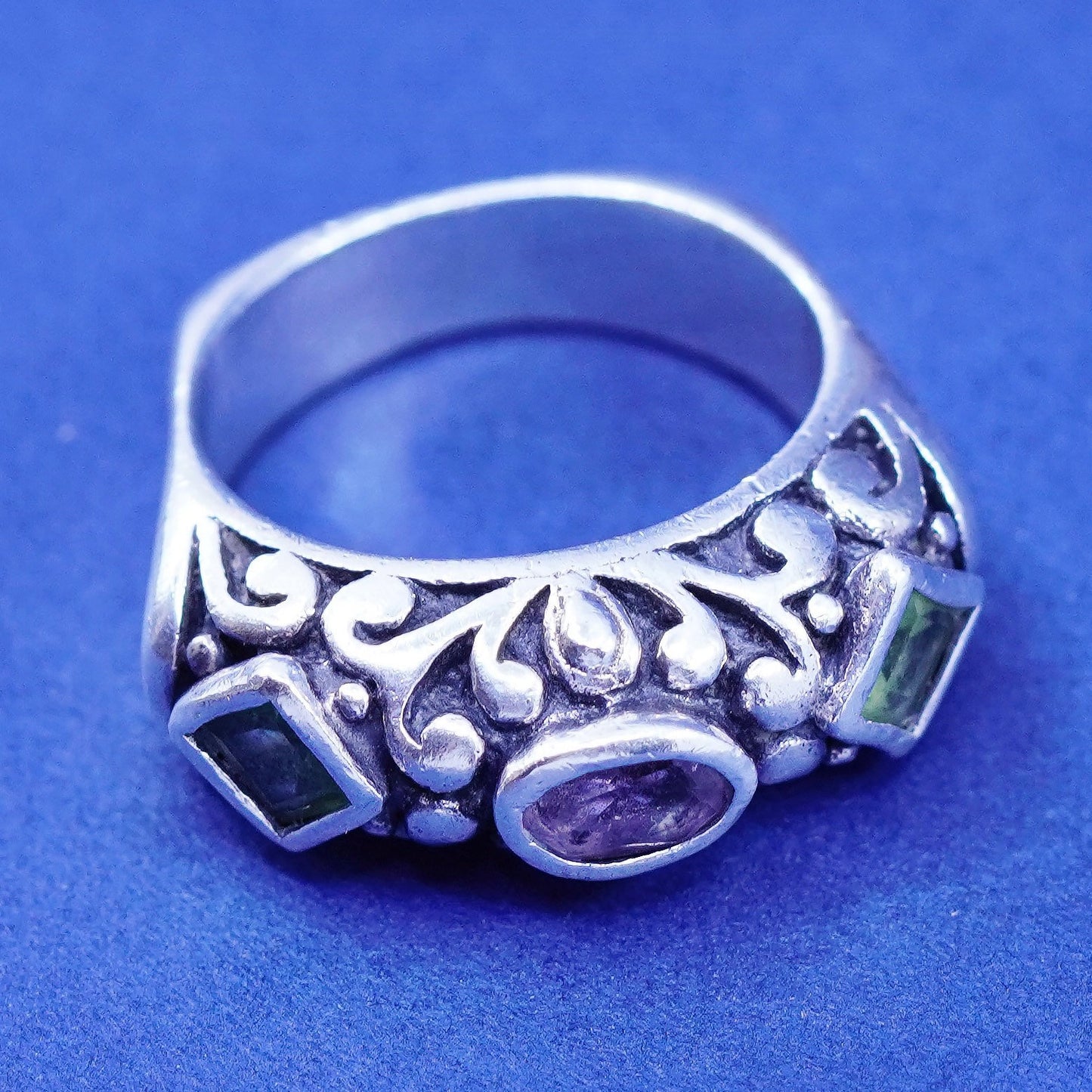 Size 6, vtg Sterling silver handmade ring, 925 Bali band w/ amethyst peridot