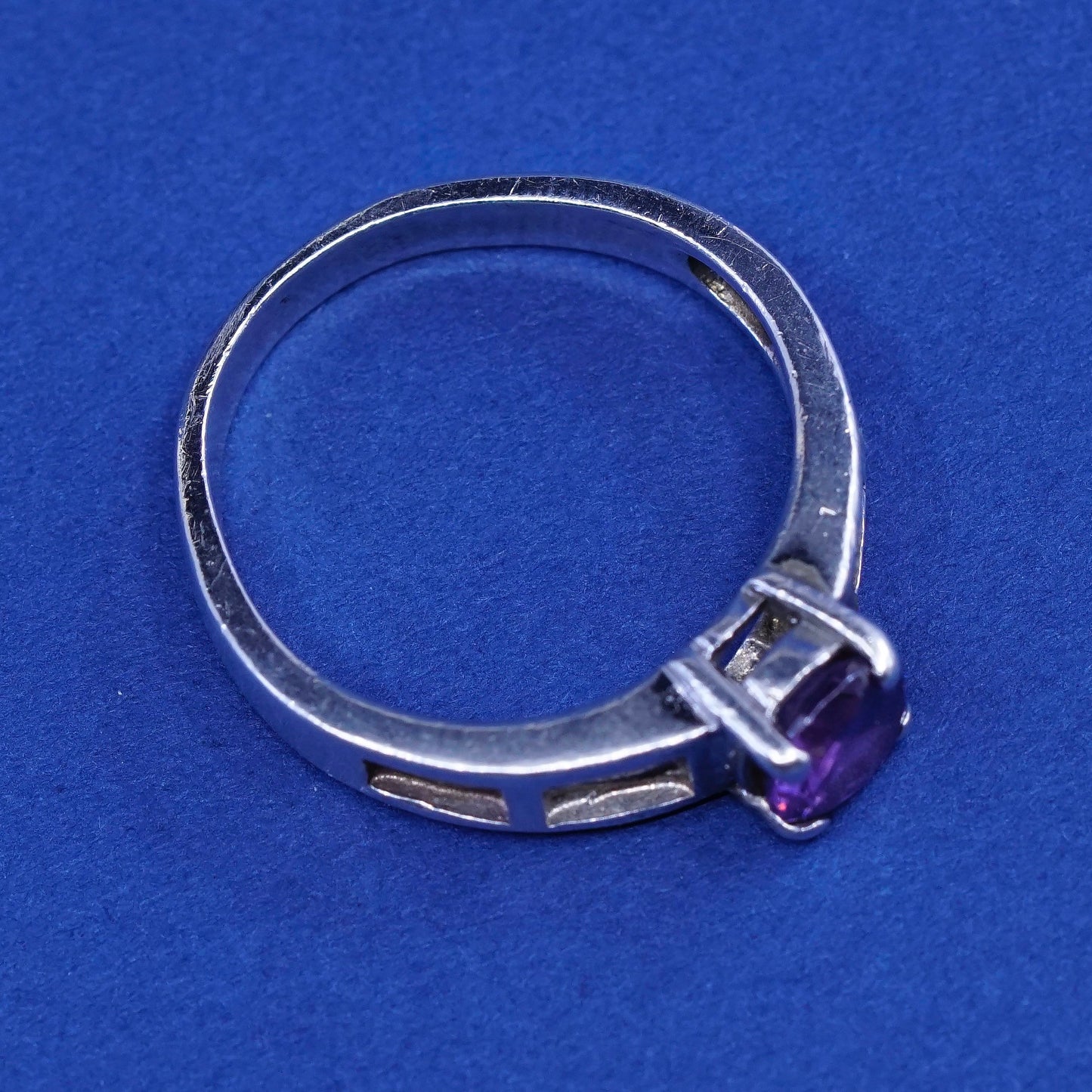 Size 7, Vintage Sterling 925 silver handmade ring with amethyst