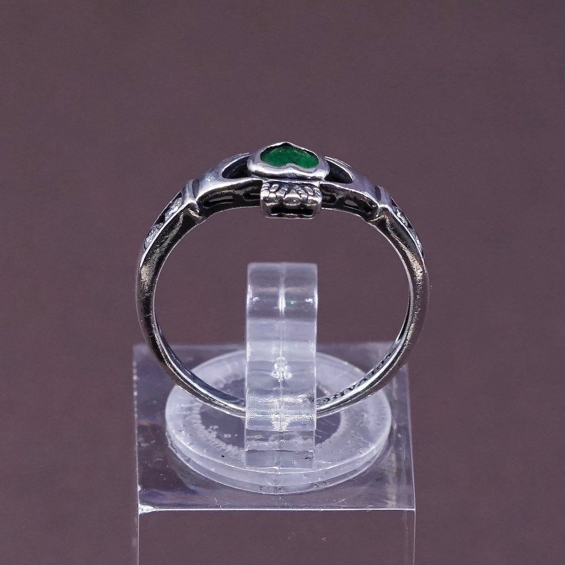 sz 6.5, Solvar sterling silver claddagh ring, holding peridot heart 925 band