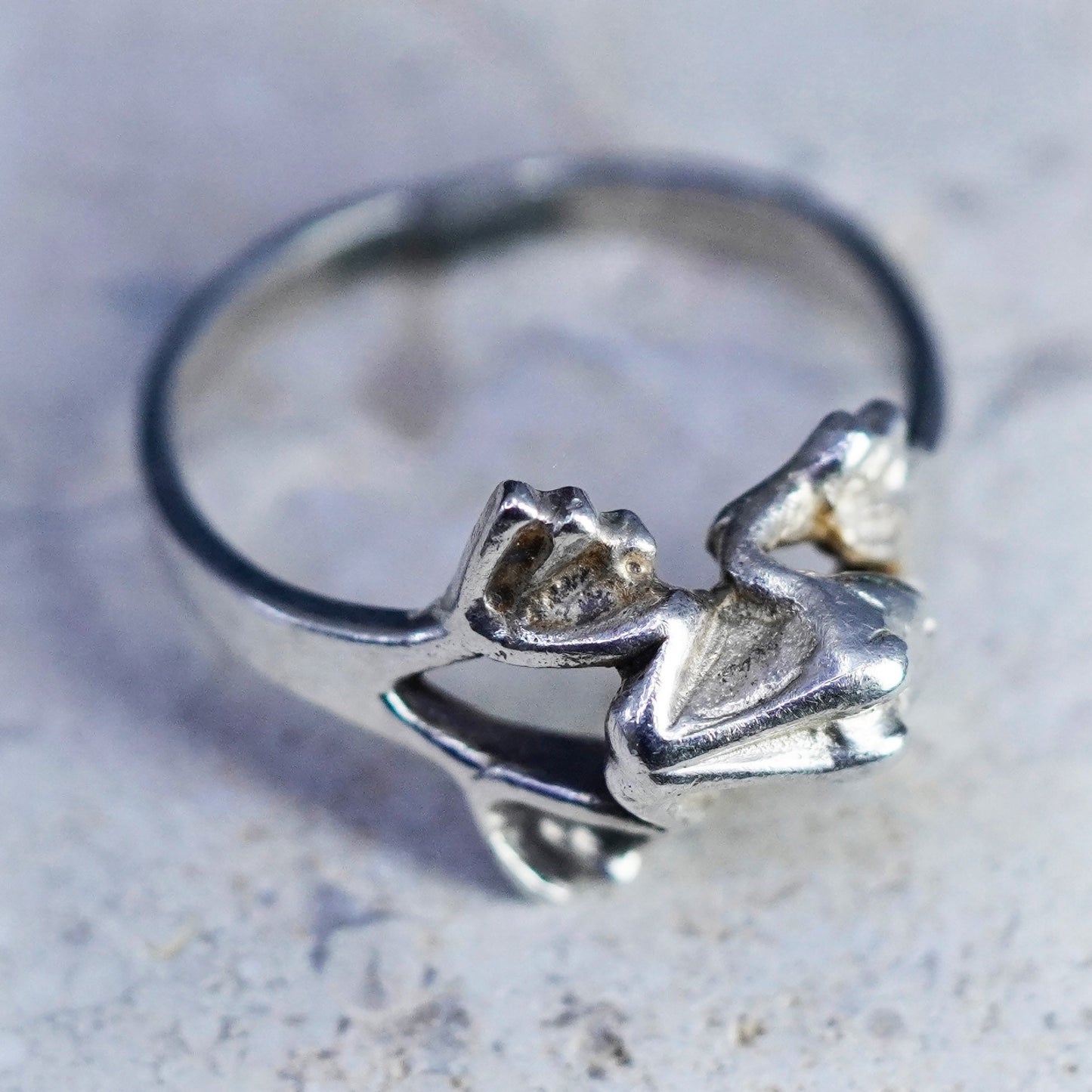 Size 8, vintage sterling silver handmade ring, 925 frog band