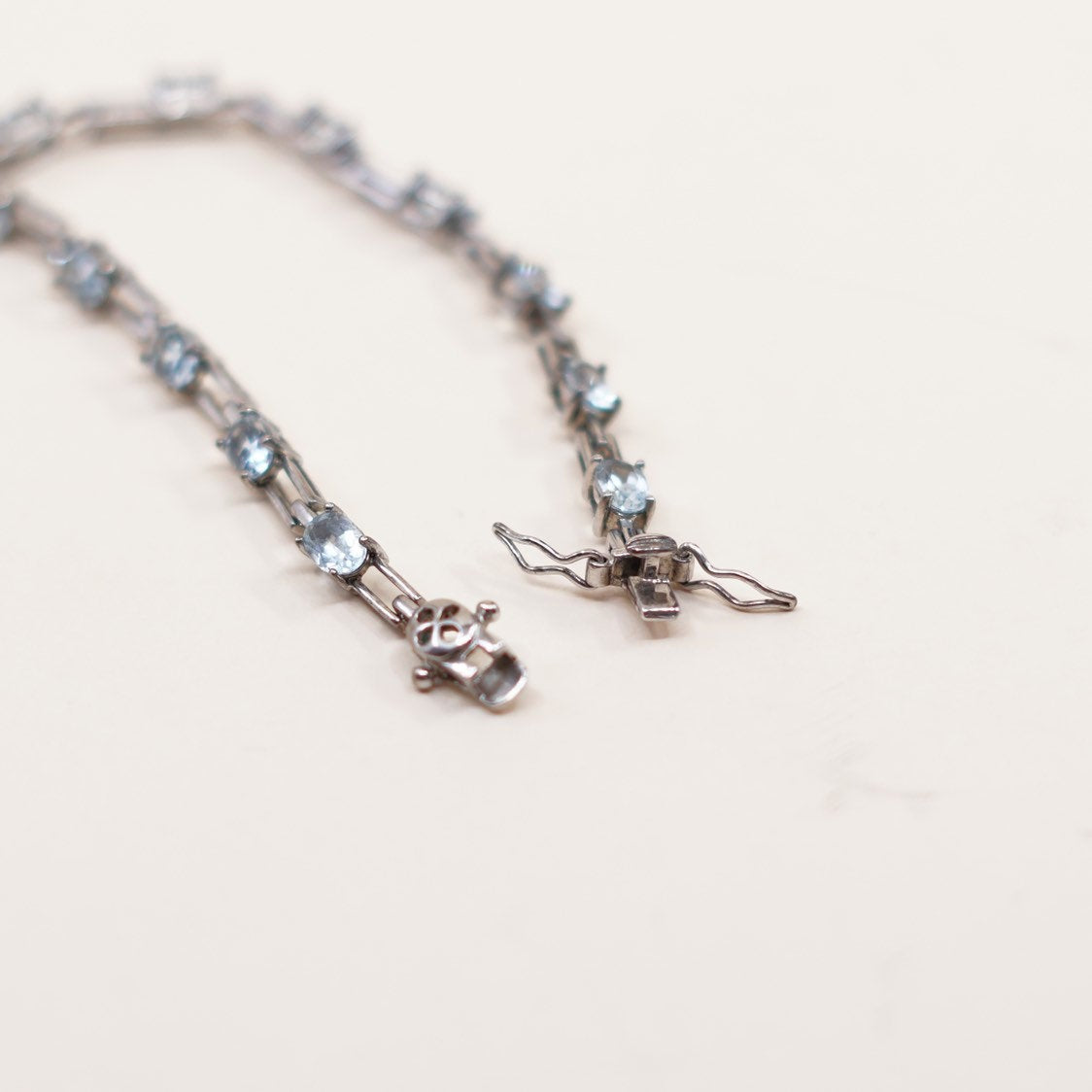 7", VTG Sterling silver fashionable tennis bracelet, 925 Link chain with topaz