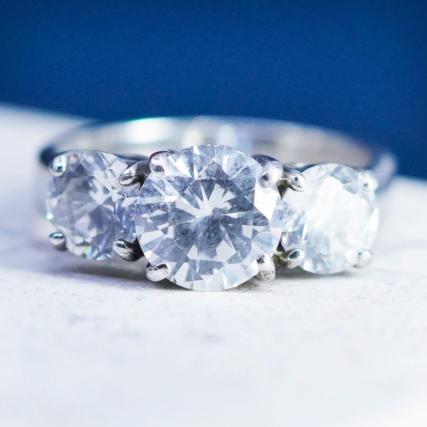 Size 7 vintage Sterling 925 silver engagement ring with cz