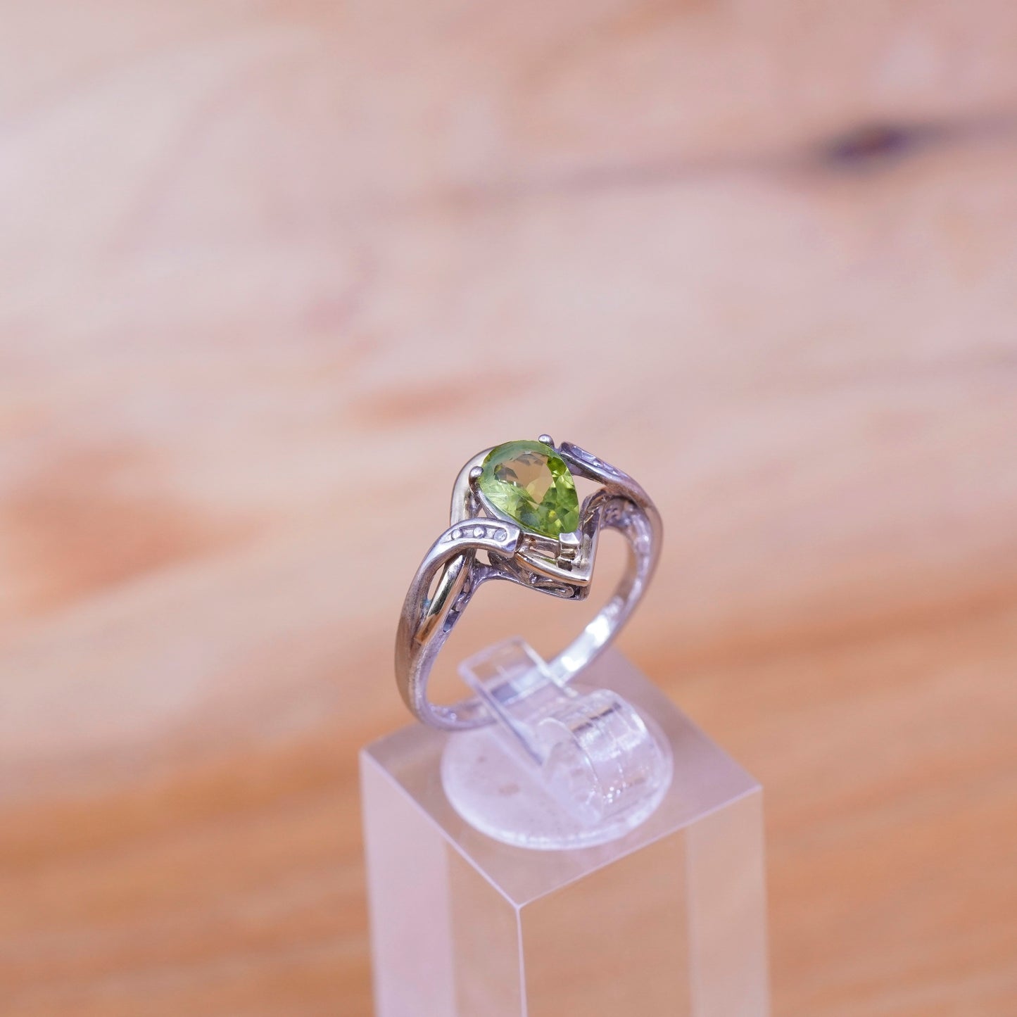 Size 7, vintage Sterling 925 silver 10K gold ring teardrop peridot and diamond