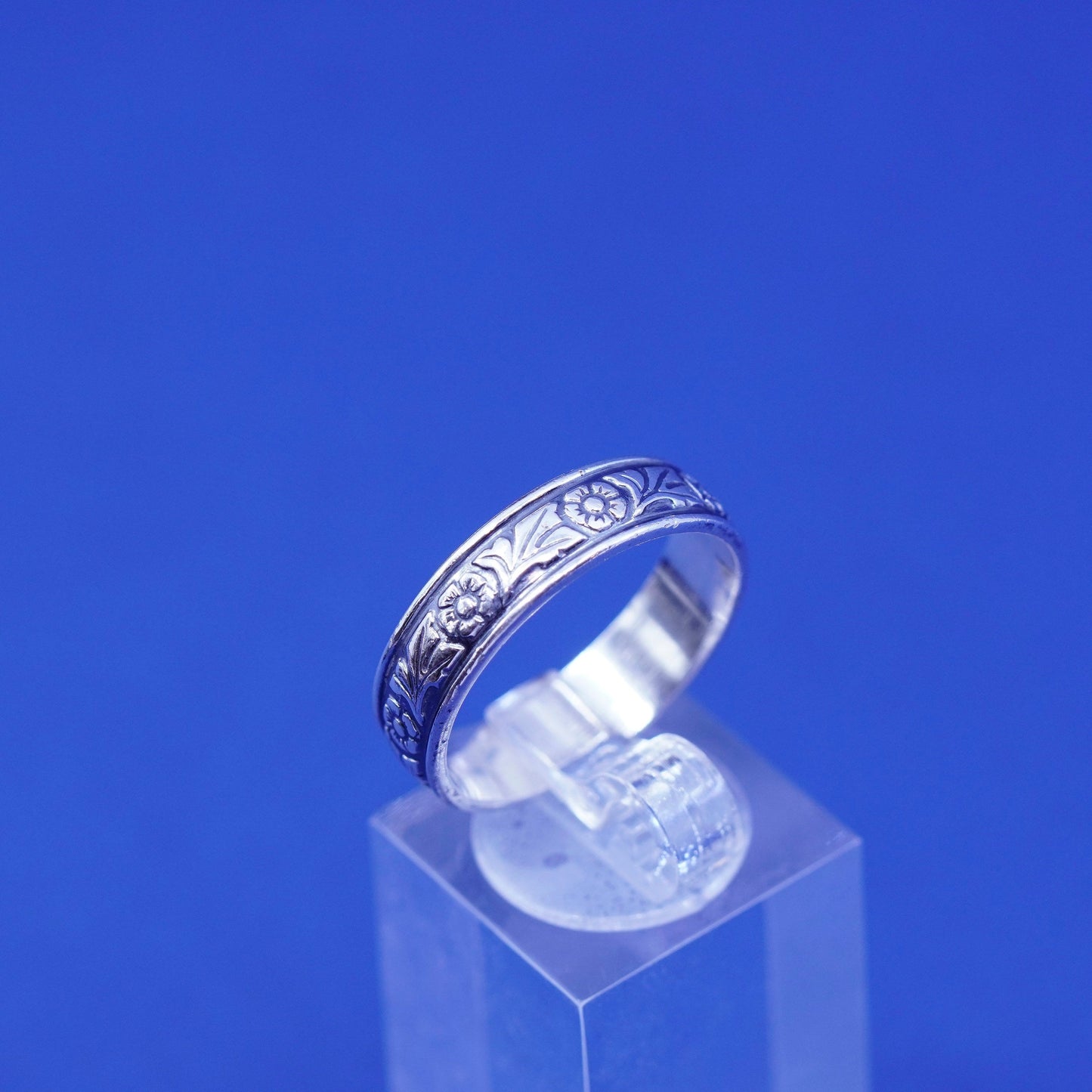 Size 10, vtg wheeler Sterling silver handmade ring, 925 band w/ flower relief
