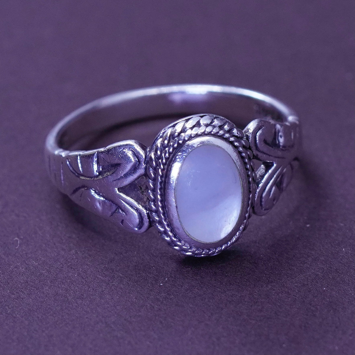 Size 8.5, vintage Sterling 925 silver handmade ring w/ mother of pearl N cable