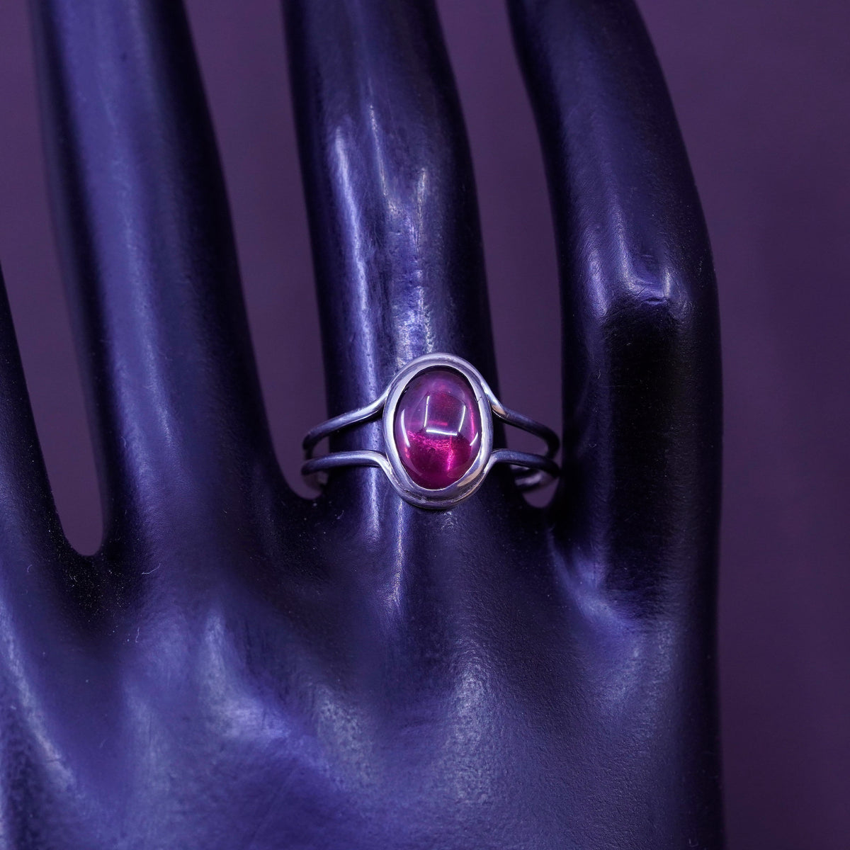 Size 8.5, vintage Sterling 925 silver handmade ring with garnet