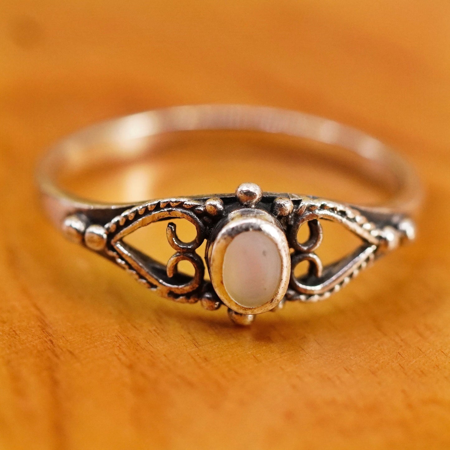 Size 7, vintage Sterling 925 silver handmade ring with mother of pearl filigree