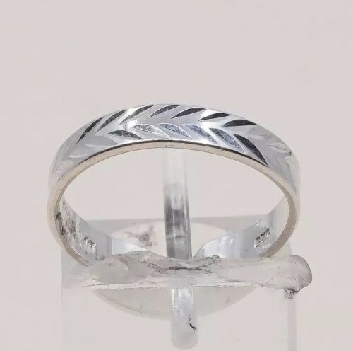 Size 6.25, Vtg Sterling Silver handmade open end Ring. 925 Band W/ Diamond Cut