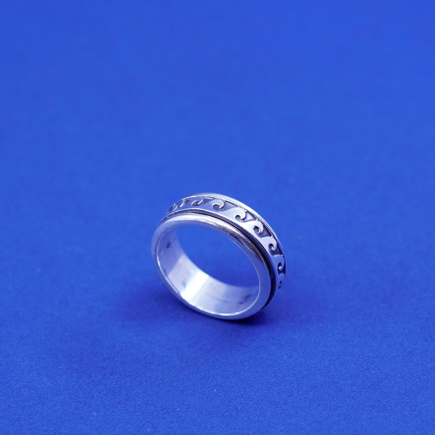 Size 8.5, vintage sterling silver men’s band, 925 wave spinner ring