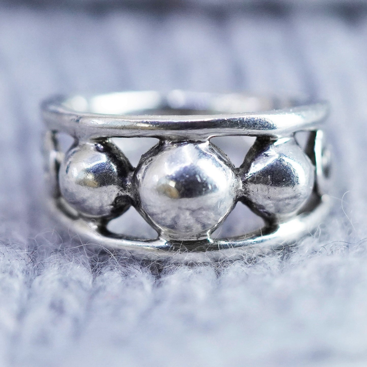 Size 9, vintage southwestern Sterling 925 silver handmade ring, beads band
